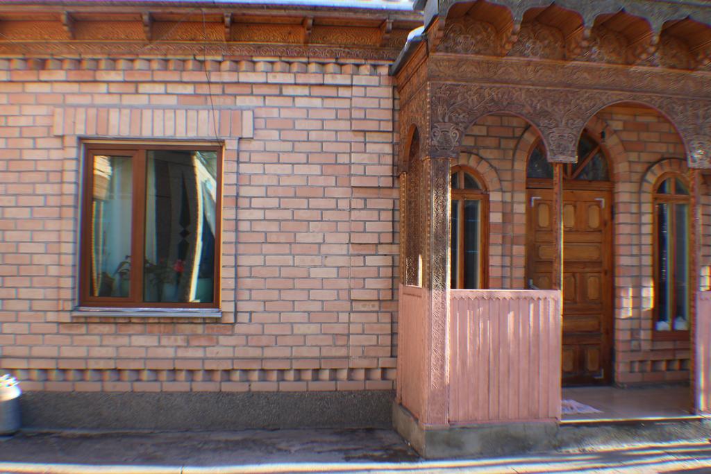 Hostel Ilbirs Karakol Eksteriør bilde